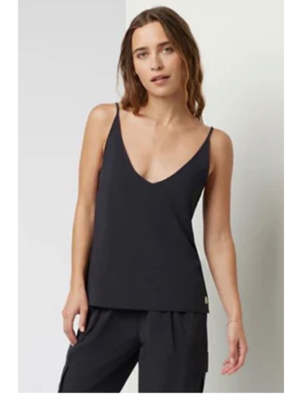 Vuori Villa Cami Black V-Neck Performance Stretch Tank Top Size XS NWOT